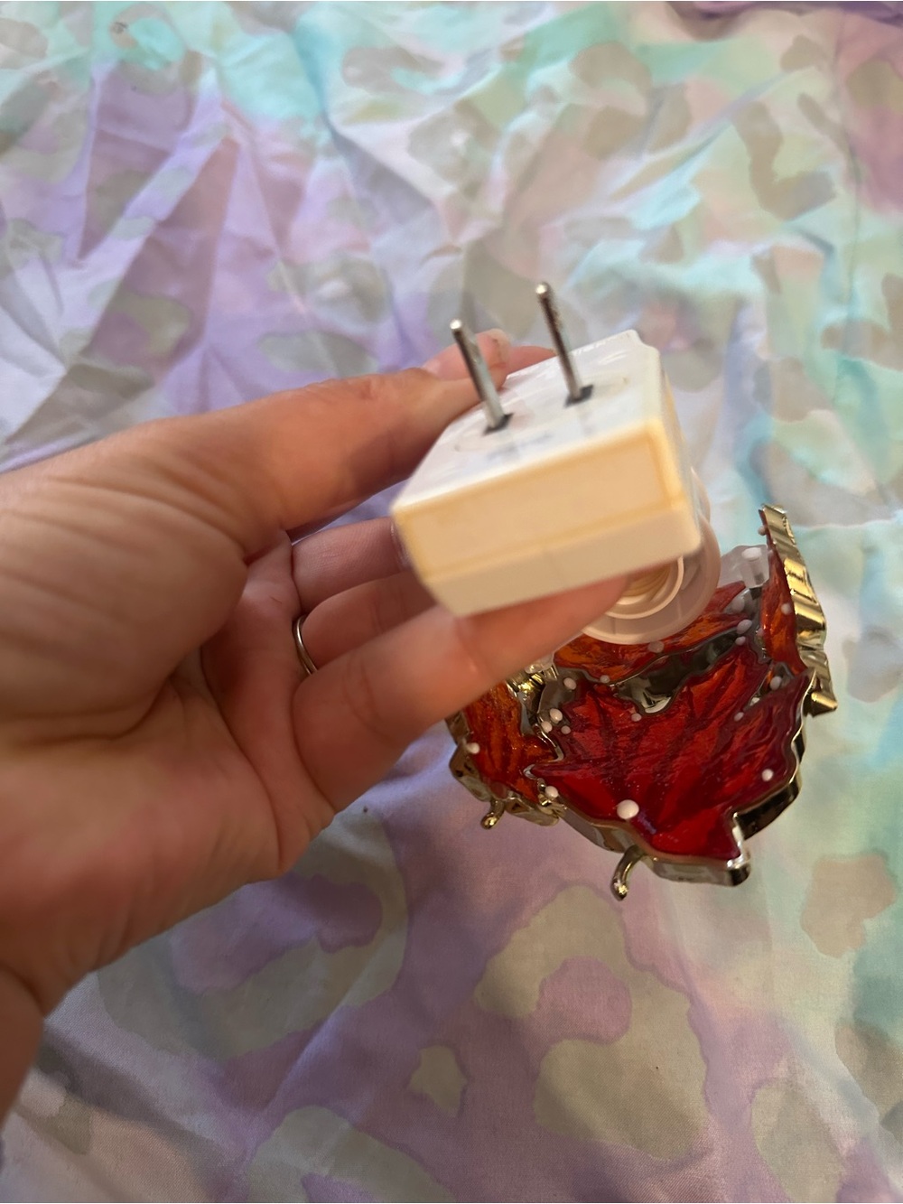 Maple leaf plug in - Picture 2 of 4